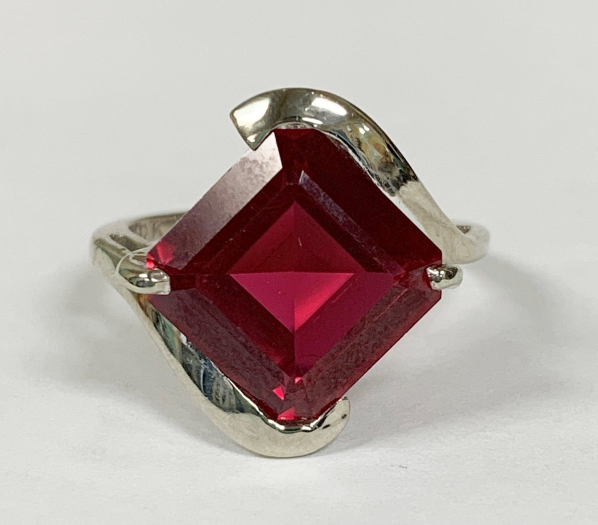 10k Synthetic Ruby Ring