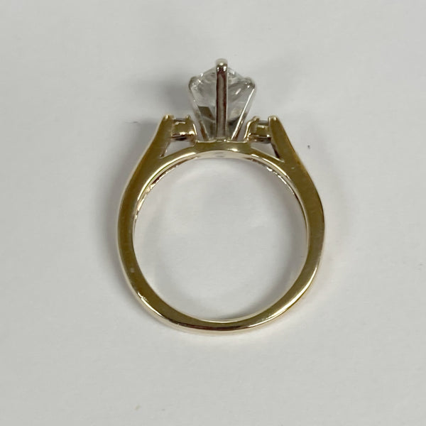 14k Pear-Shaped & Round Diamond Ring