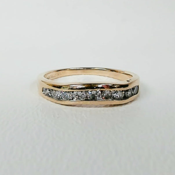 14K 9 Diamond Curved Channel Band