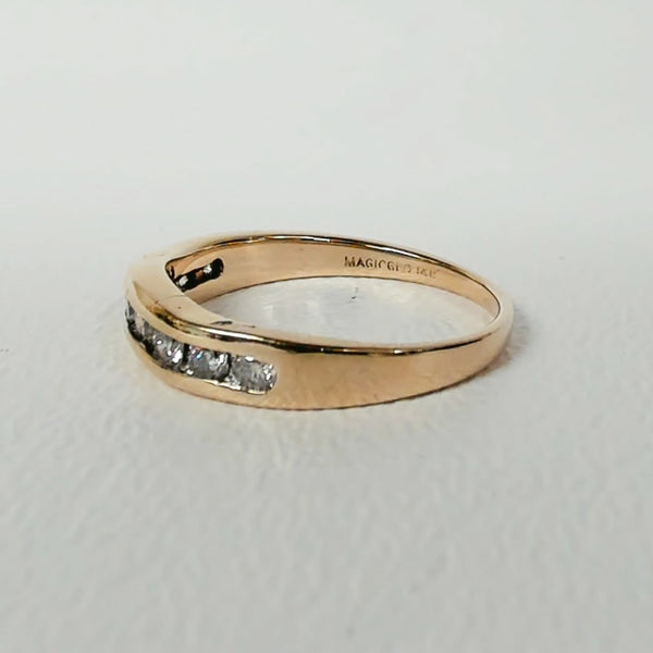 14K 9 Diamond Curved Channel Band