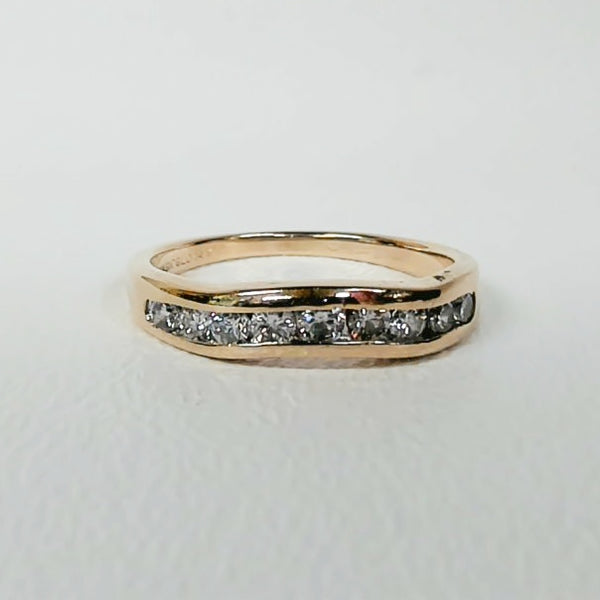 14K 9 Diamond Curved Channel Band