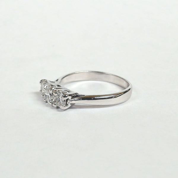 14KWG 0.65TW 3-Diamond Ring