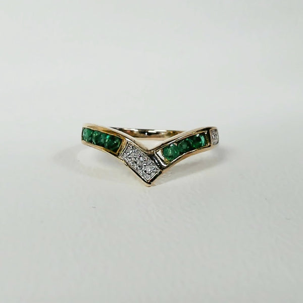 10K Emerald & Diamond "V" Ring