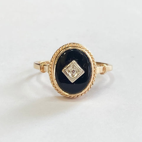 14k Black Onyx & Melee Diamond Ring
