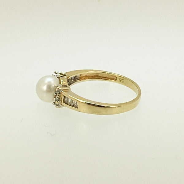 10k Freshwater Pearl & Diamond Ring