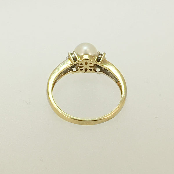 10k Freshwater Pearl & Diamond Ring