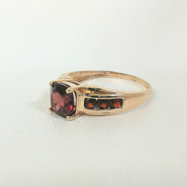 10K Garnet Fashion ring