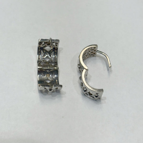 14K (1.33TW) Diamond Hinged Huggie Hoop Earrings