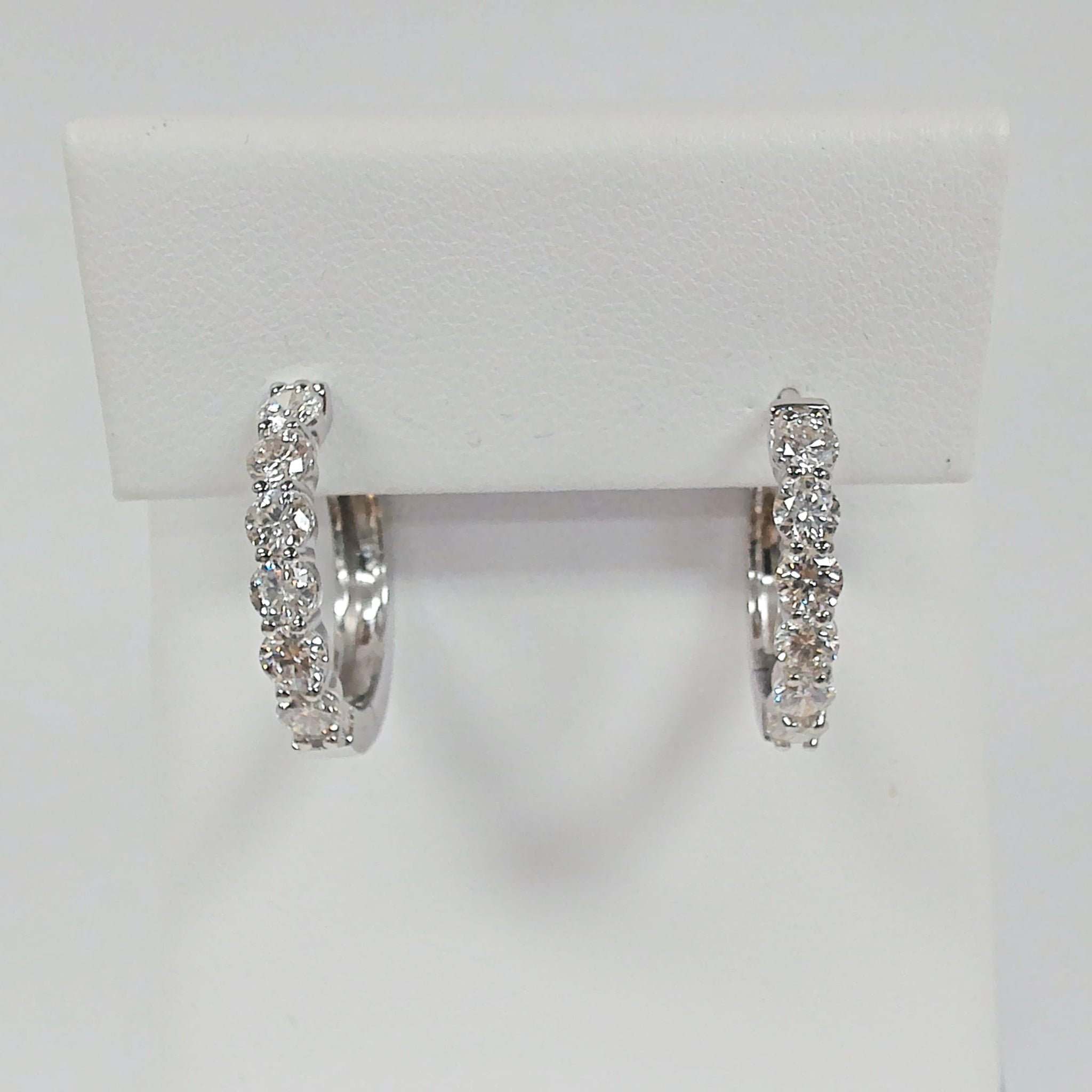 14KWG 1.71TW Diamond Hinged Hoops