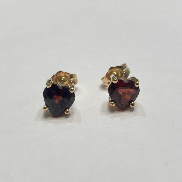 14k Heart-Shaped Garnet Post Earrings