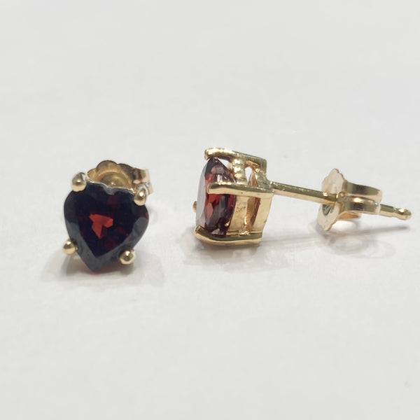 14k Heart-Shaped Garnet Post Earrings