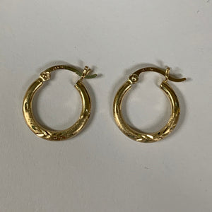 14k Small Diamond-Cut Hoop Earrings