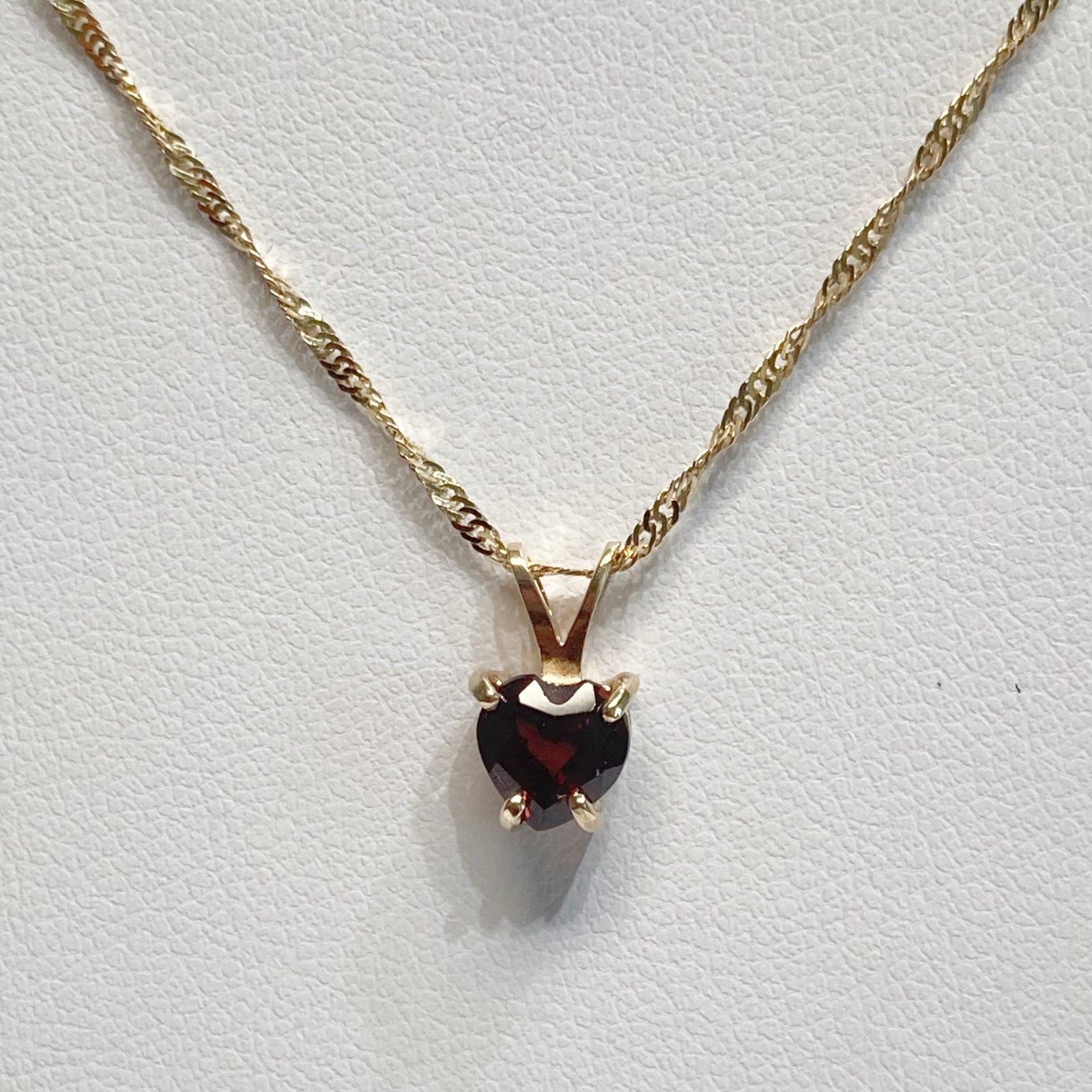 18" 14KYG Heart-Shaped Garnet Pendant