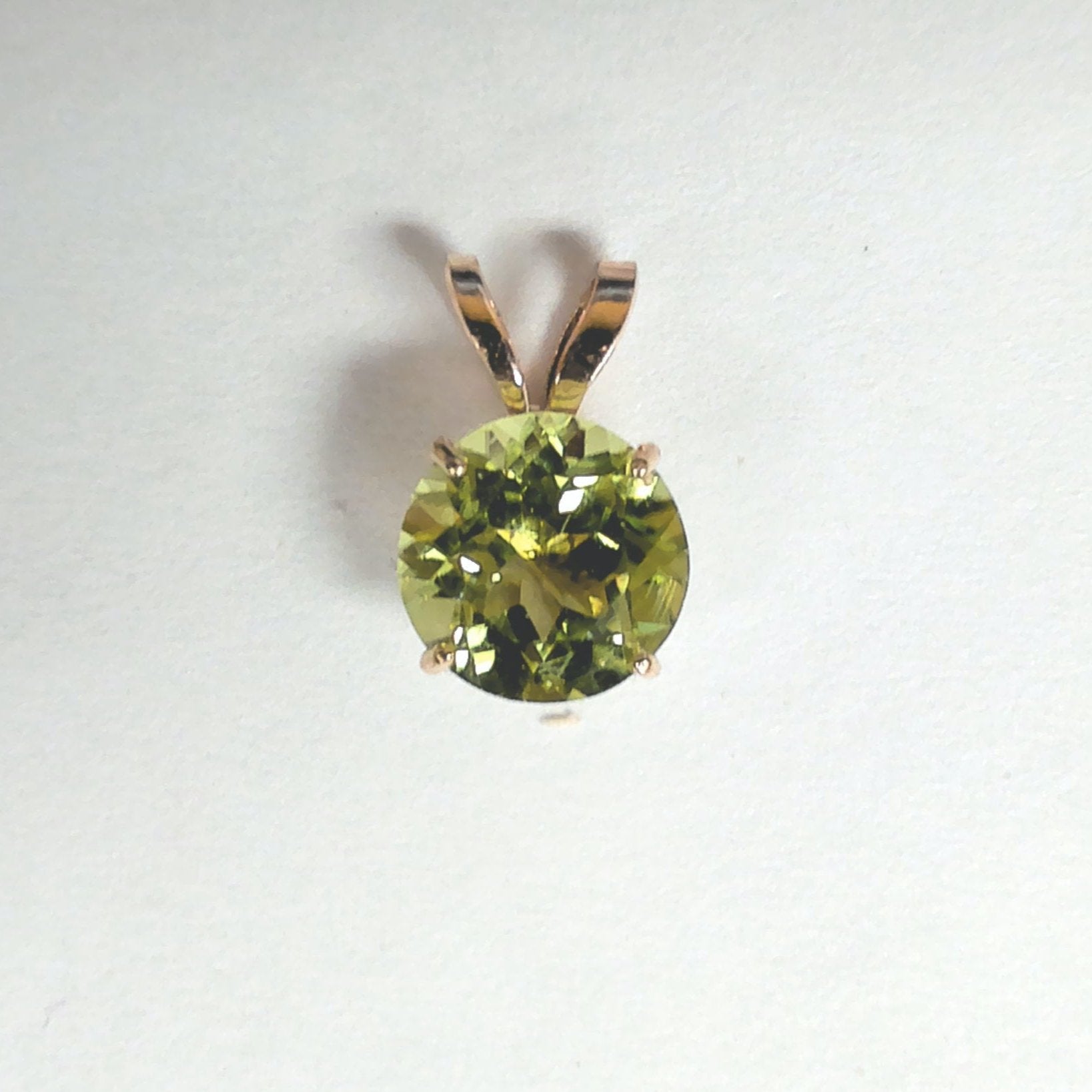 10k Round Peridot Pendant