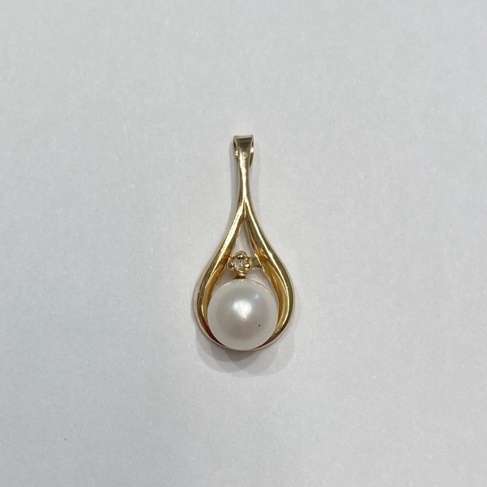 14k Freshwater Pearl & Melee Diamond Pendant