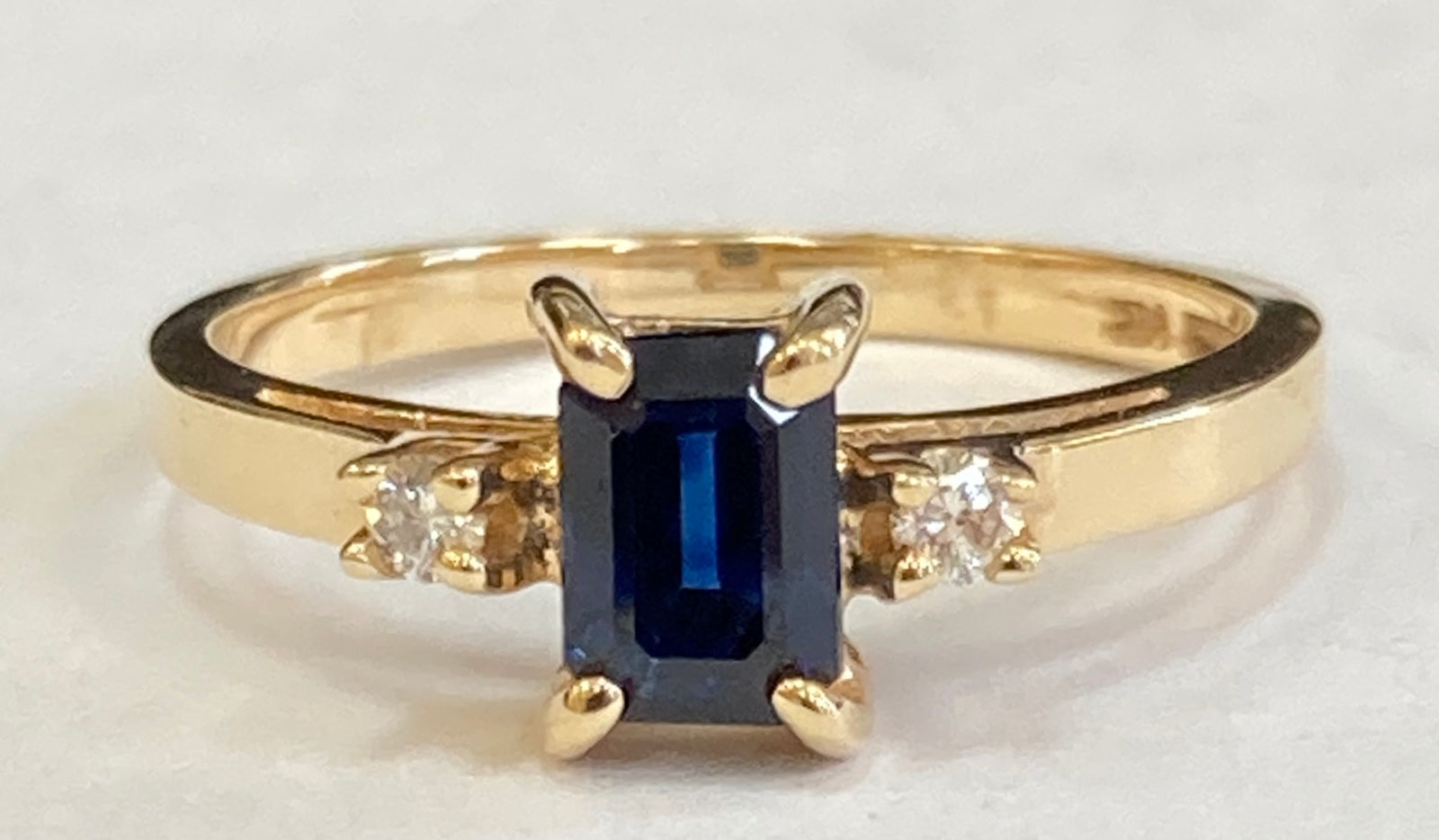 14KYG (6X4) E/C Blue Sapphire & Diamond Ring