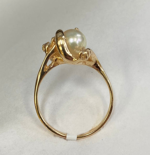 14K Yellow Gold Pearl and Melee Diamond Ring