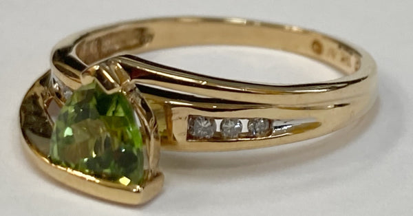 10k Peridot & Diamond Ring