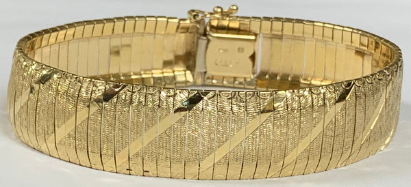 14k yellow gold Polished/Diamond-Cut Wide Omega Bracelet